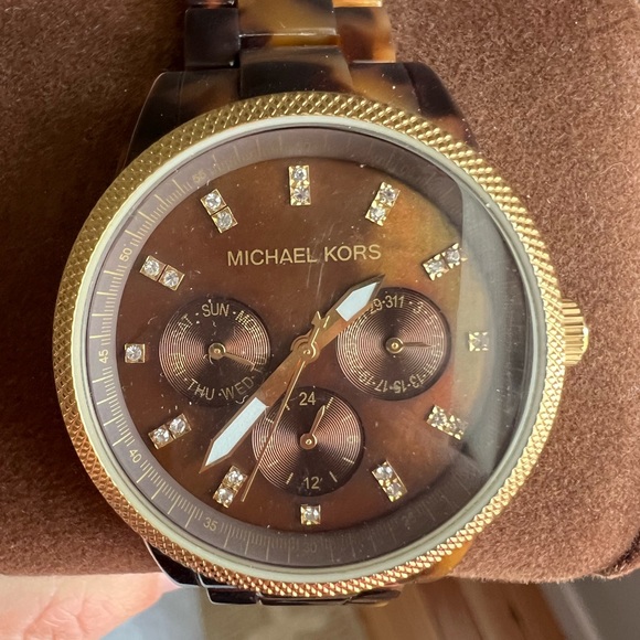 Michael Kors tortoise watch - Picture 2 of 2